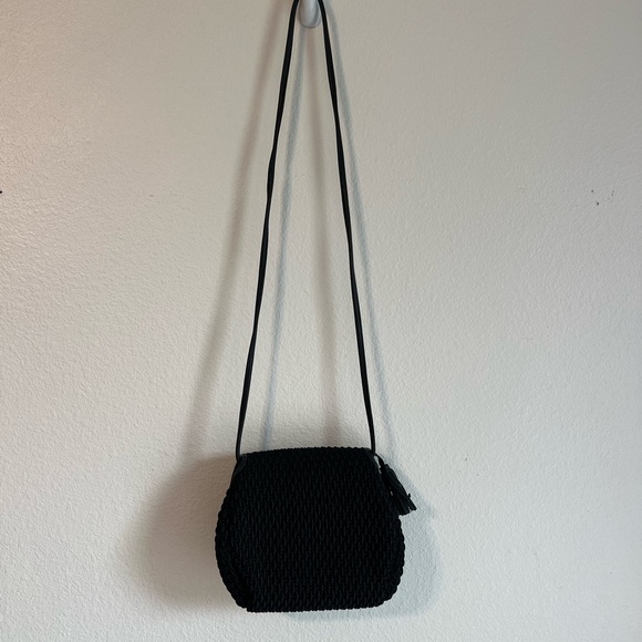 Elegant Black Woven Crossbody Bag - Picture 5 of 5
